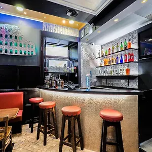 ホステル Alessandro Palace & Bar